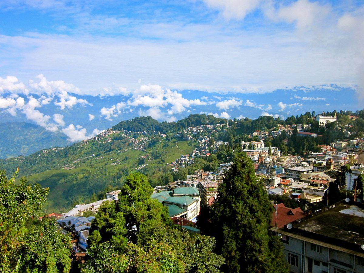 paragraph on visit to a hill station darjeeling