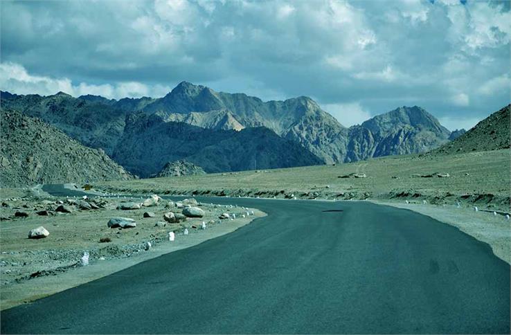 magnetic hill ladakh