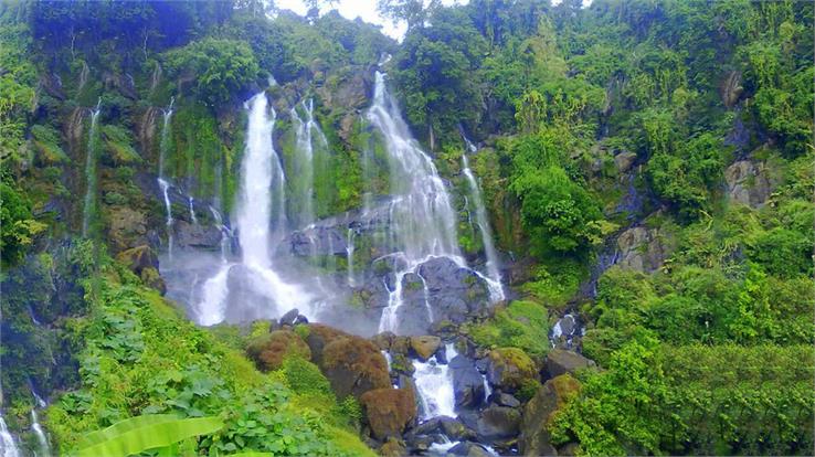 kakochang waterfall in kaziranga-national-park